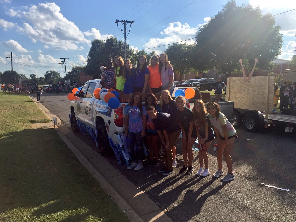 Great HOCO turnout!! Thank you to everyone who came out and helped!! Don't forget dress from 80's movies tomorrow!🎬