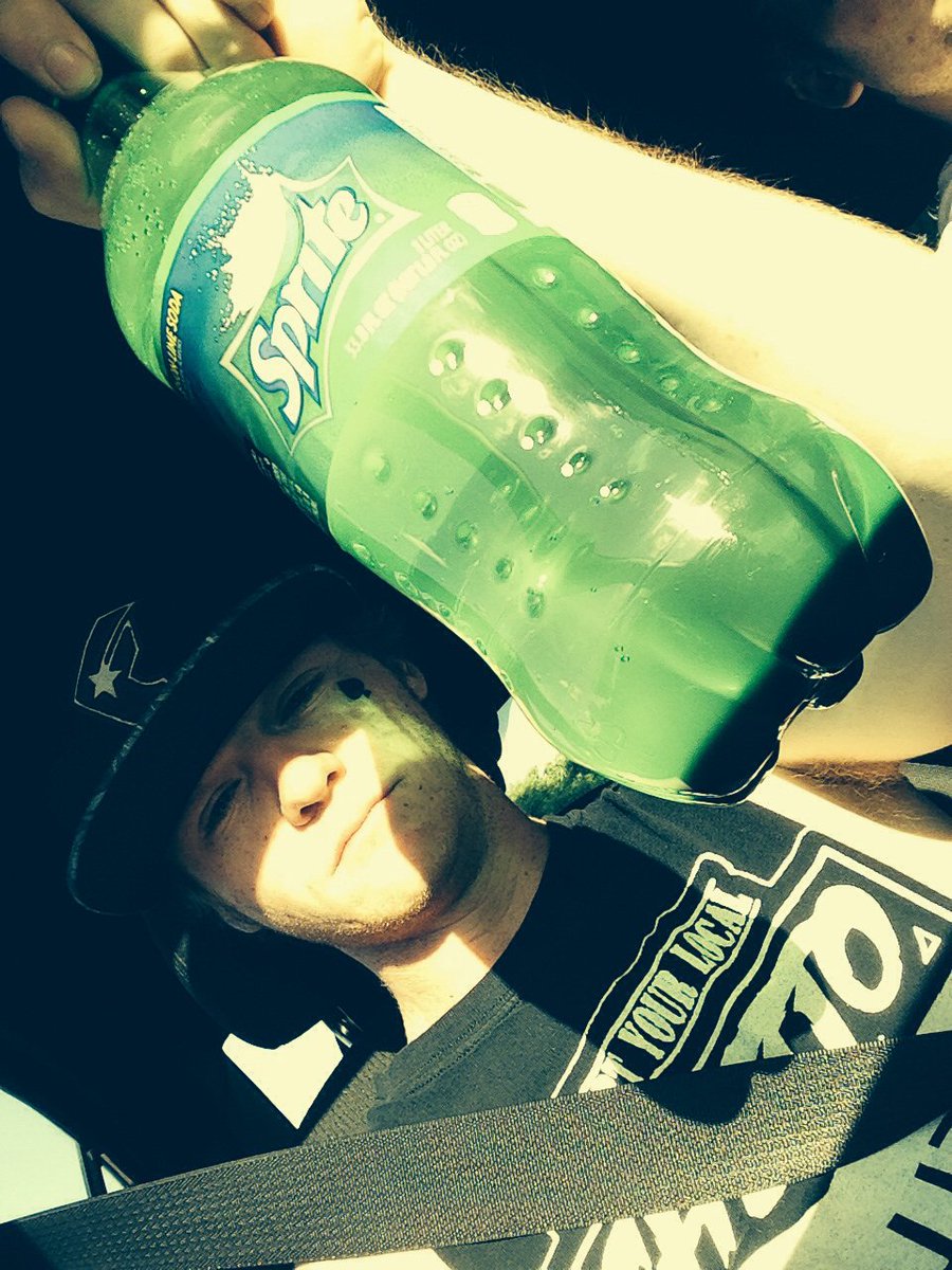 snapsupbitch's tweet photo. Dirty sprite got me feeling right https://t.co/DVgusnX6xS