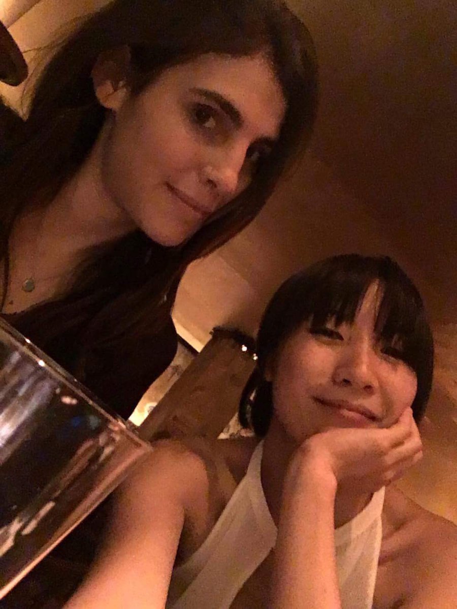 stephichernov's tweet photo. Estoy por ver a Woody Allen tocar, me hice una amiga australiana y en 10 minutos fallezco. Besos. https://t.co/AFufGp9ALK