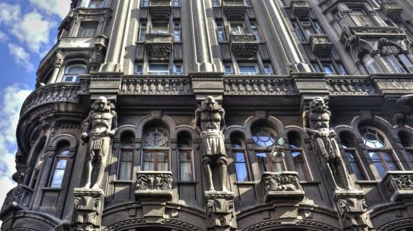 infobae's tweet photo. [VIDEOS] Misterios porteños: cinco edificios emblemáticos que causan fascinación https://t.co/kGH7HbAvc0 https://t.co/P6UKsZ6dFX