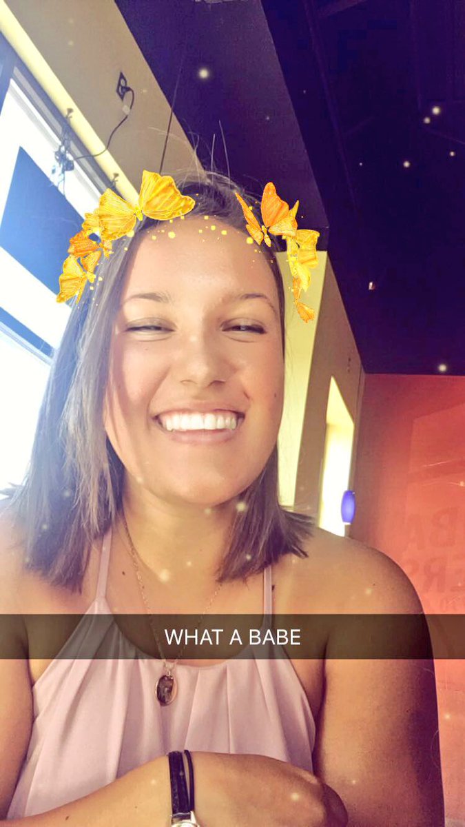 elaynaberry's tweet photo. Get you a girl that can do both 😩 @emmarsmith3 https://t.co/879gV8hx3n