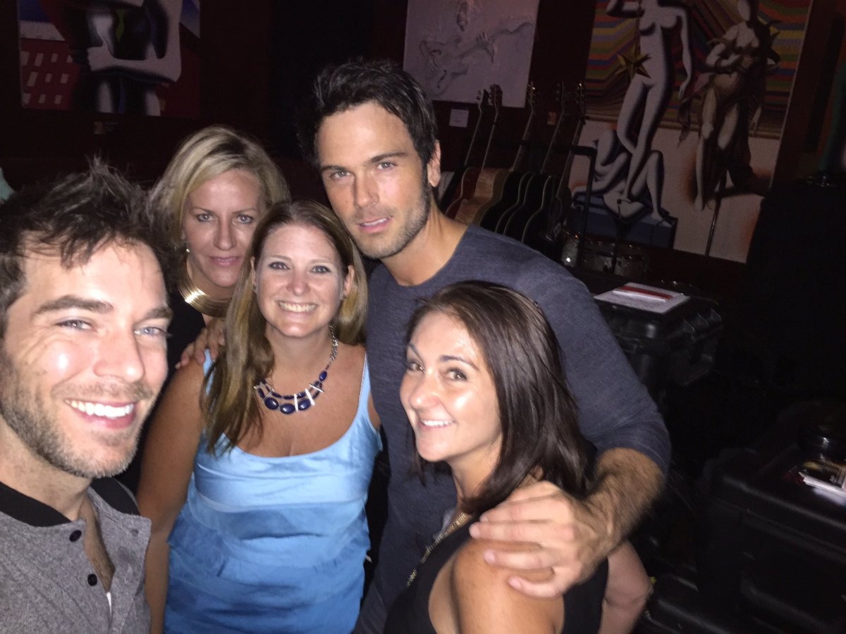 daniellemurph12's tweet photo. @AmericasMorning and @NASHFM947NY thanks for a great night at the Cutting Room! Ty, welcome to the family!!! https://t.co/u7kAhOomY3