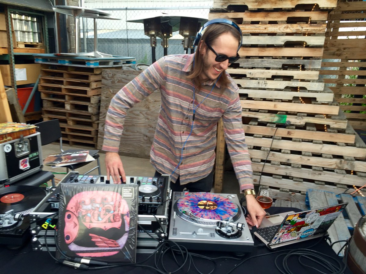 DJ @onlythedetails followed by live music by <a href="/sunboymusic/">Sunboy</a> ALL at <a href="/BlackShirtBrew/">Black Shirt Brewing</a> THURS! bit.ly/BSBSpins5