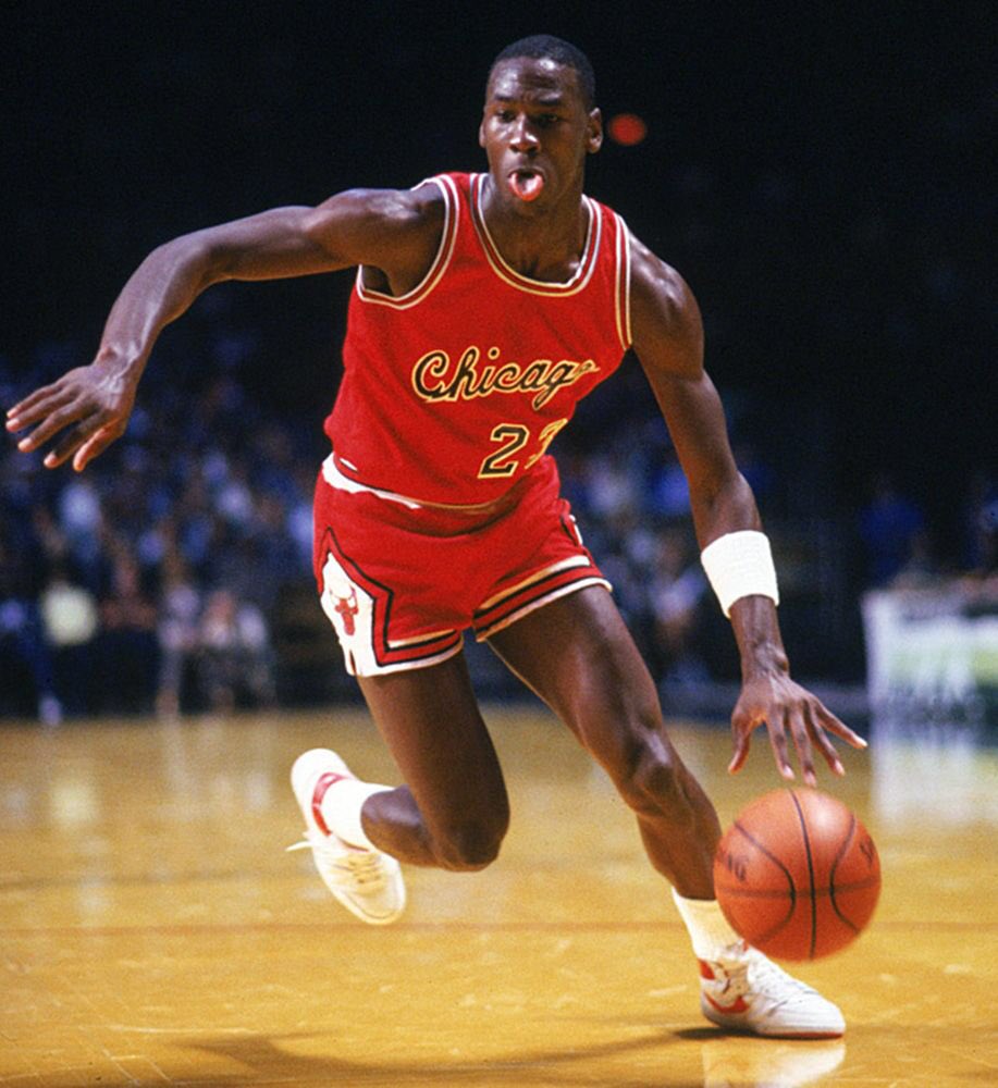 BullNationCHI's tweet photo. 32 years ago today, the 🐐🐐🐐 signs for the Bulls #GOAT #MJMondays #BullsHistory https://t.co/lAVjX1vnJX