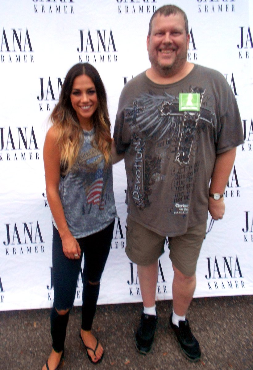 BrettSchwan's tweet photo. Just used all 13 of my phone votes on @kramergirl . Hottest dance I have ever seen on #DWTS #Glamer https://t.co/PppG8ZBQ4r
