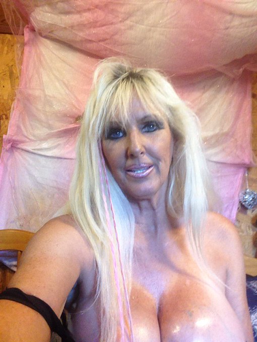 Me playing on streamate a today will be back on tomorrow moring  hope to see ta https://t.co/aEERj2L
