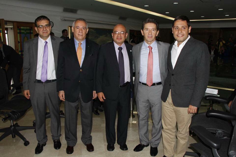 Luis_Perez_G's tweet photo. Hoy entregamos menciones de reconocimiento a 4 destacados congresistas antioqueños. https://t.co/QuXij4HMX6 https://t.co/SvAvjOjG1n