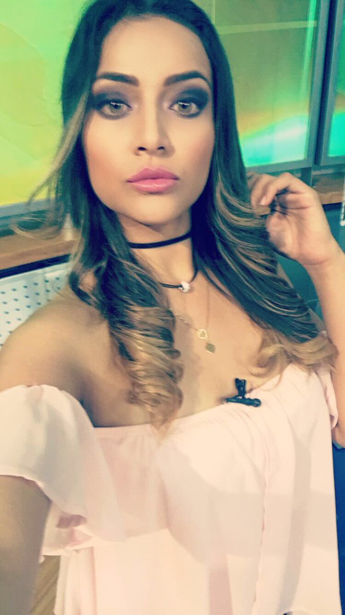 marycarmenlara_'s tweet photo. Ya estoy lista, cámbiale ya a @GalaTv_EdoMex  💋 comienza @Dxtsinlimite https://t.co/wiOQyZvZWC