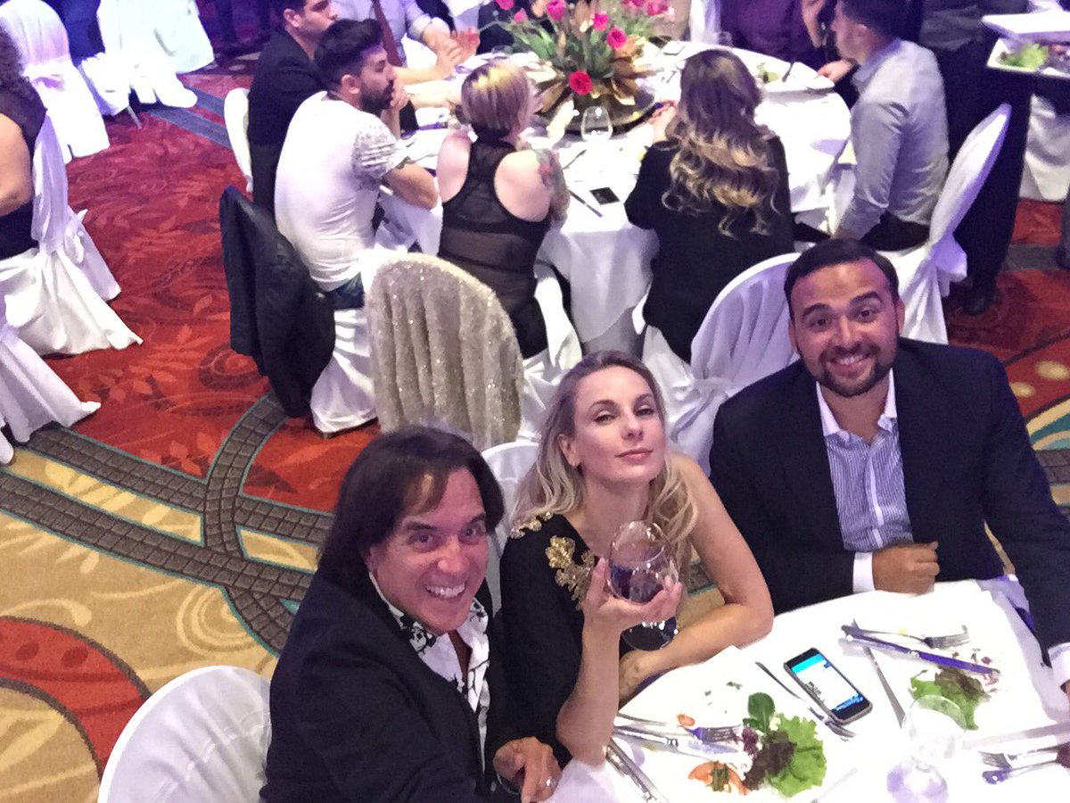oscarcolombo's tweet photo. Cena de embajadores y directivos L'Oreal Professionnel @LOrealProAR #ColorCongress #colortrophy https://t.co/OB9ZOxD0d4