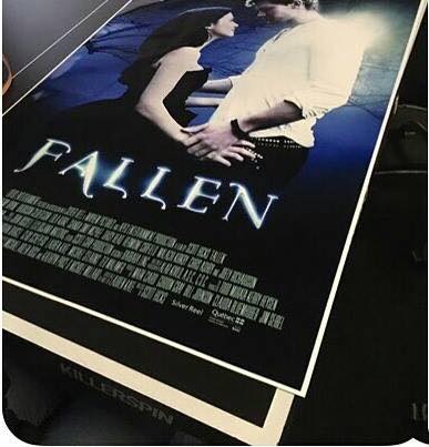 Paty_Mockingjay's tweet photo. Essa mão da Luce toda safadhenha na perna do Daniel
 amei??? adorei??? achei tudo???
#WeNeedFallenMovie https://t.co/A4QRihJ2Td