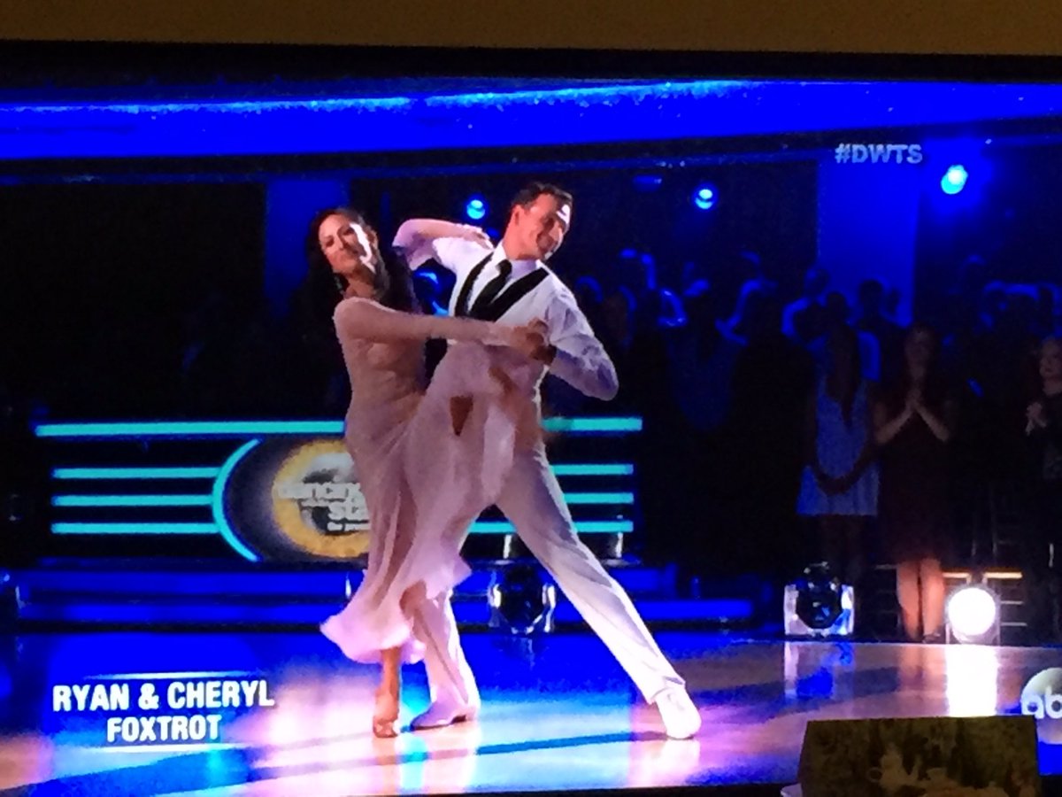 CandiceWTSP's tweet photo. What just happened after @RyanLochte 's dance?!?! #DWTS #ryan #cheryl @ABCNetwork @DancingABC https://t.co/RP0IPQ9N7q