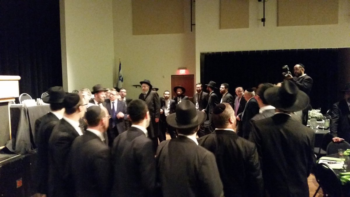 ADMotzen's tweet photo. Inspiring https://t.co/7k30ISHzSS event w Rabbis Lieff, Neuberger, Kotler. Torah and unity valued in @JewishCinti https://t.co/Gn7JfmGGhB