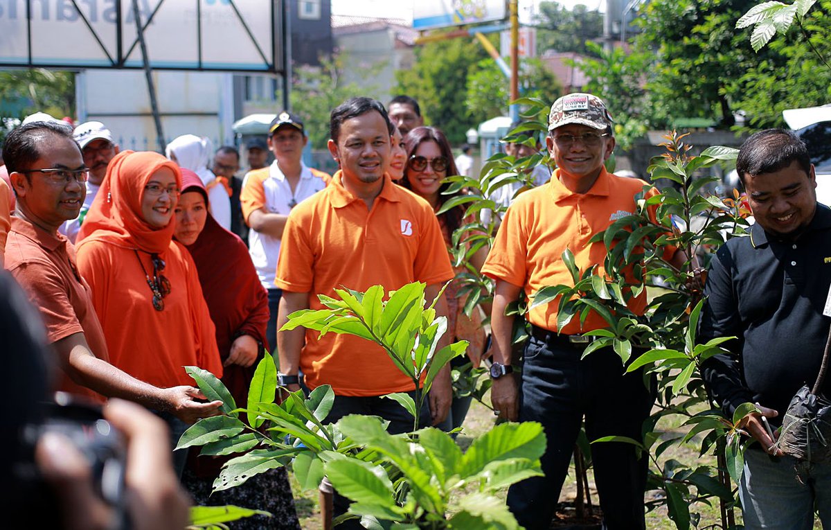 BimaAryaS's tweet photo. Gerakan Tanam Pohon ini gerakan yang begitu konstan &amp; stabil. Jadikan Bogor sbg kota hijau. #SekilasKomunitas https://t.co/OI6gIuKv9r