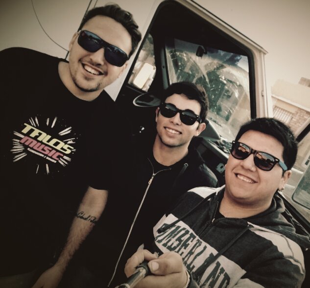 pachimartinez22's tweet photo. Una 📸 Con los Dj 😎🎤🎶 https://t.co/hNaC6ZI3Wy