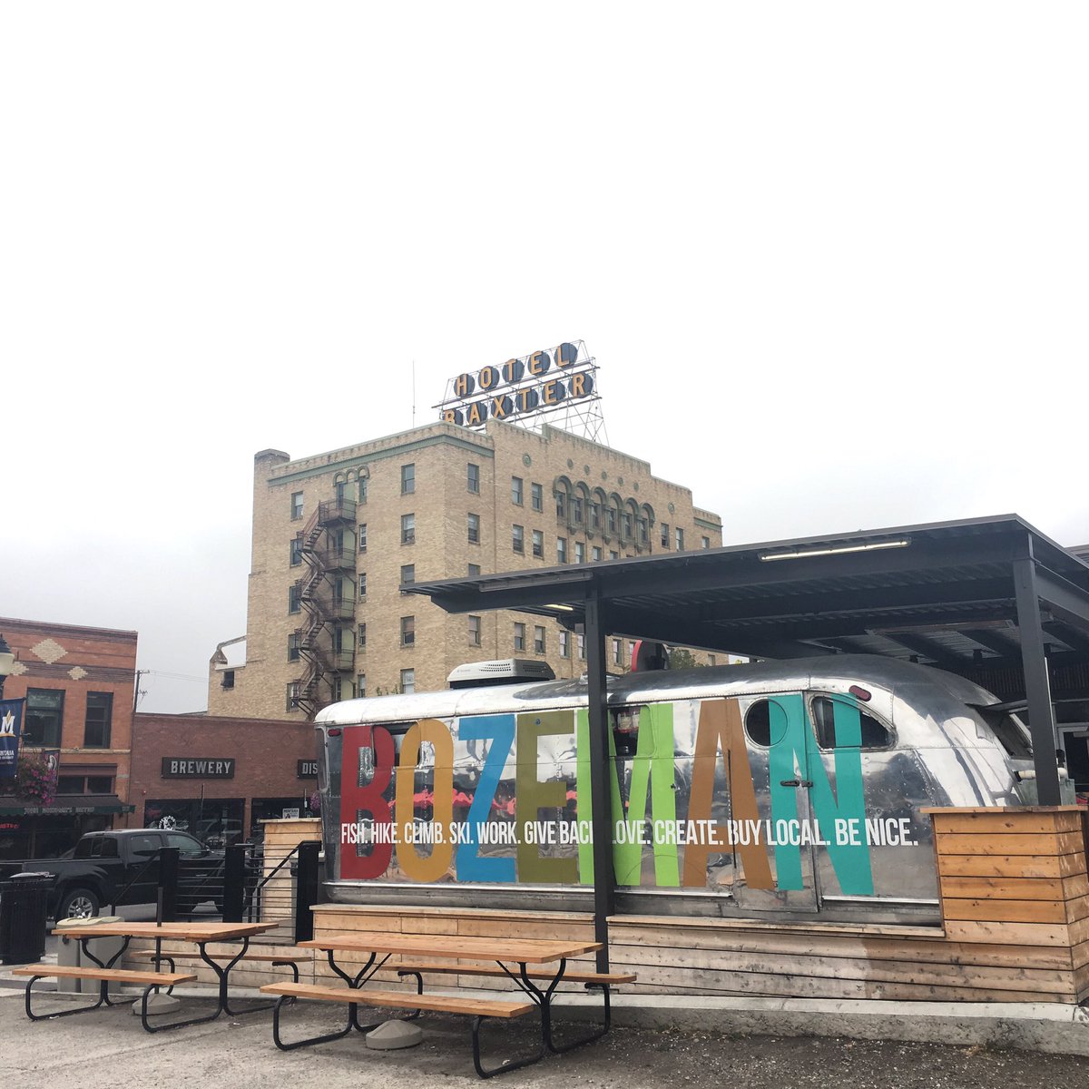 aiko320's tweet photo. #Bozeman #Montana #vintagetrailer https://t.co/t91QldaURH