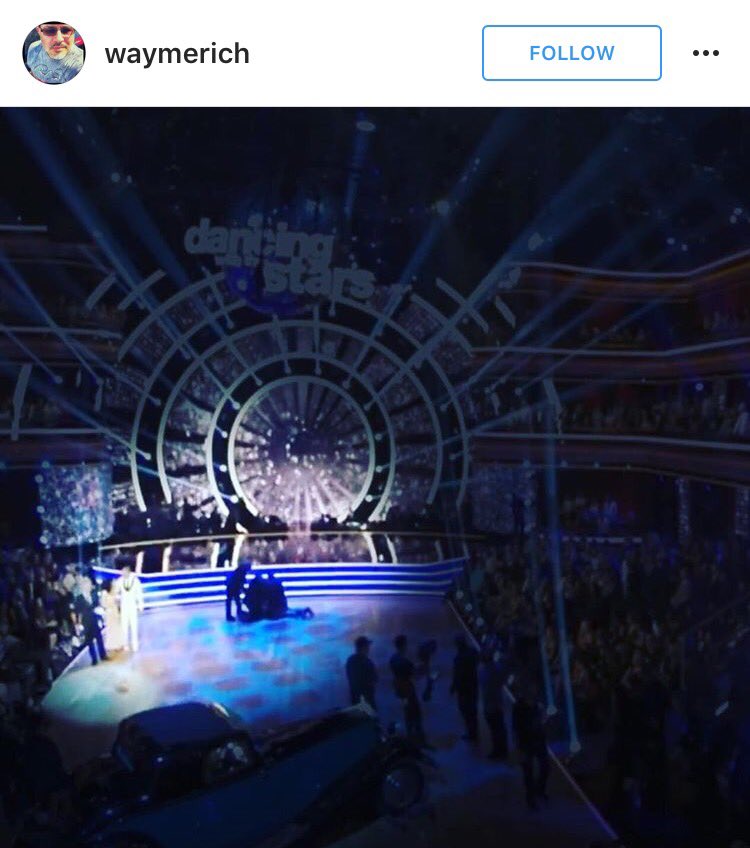 Looks like security tackled someone to the floor in this pic. #DWTS