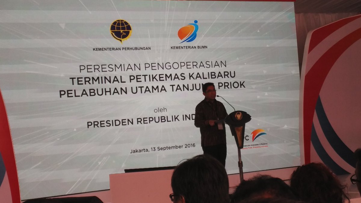 indonesiaport's tweet photo. 13/9 #NPCT1 Acara dimulai dgn laporan Dirut IPC Elvyn G. Masassya, kpd Presiden @jokowi ttg pengembangn Pel Kalibaru https://t.co/han14Eg9g6