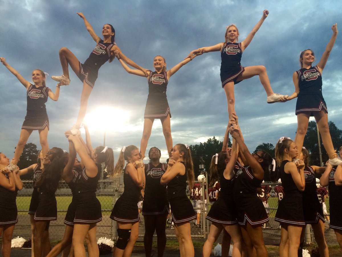 CMSCatsCheer's tweet photo. Our ladies looked great cheering our Wildcats to a win!🐾 #geauxCats #CMSpride https://t.co/vddaCblOUT