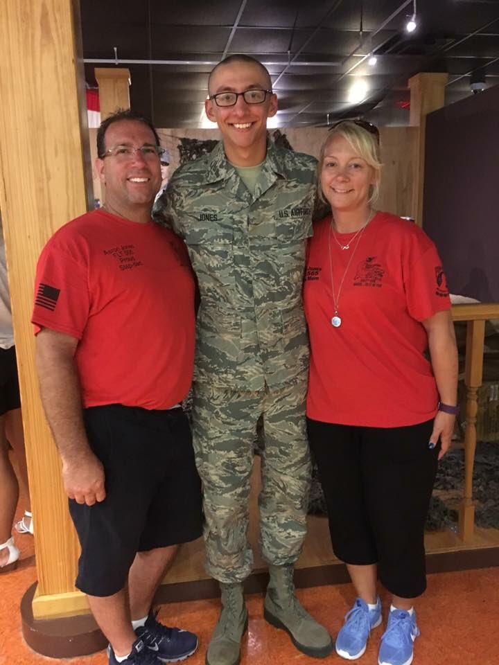 Aaronbj0920's tweet photo. Can't thank these people for all the support they give me!!❤️ #afparents #320th #roolgatorroll https://t.co/L7bZRV0dkh