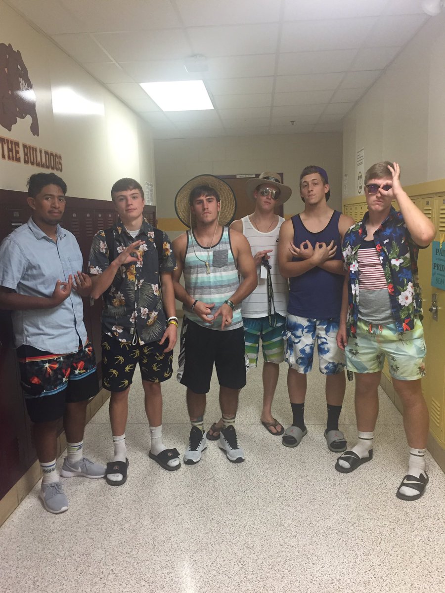 LPHTFanSection's tweet photo. life's a beach https://t.co/tvYhgexPDV