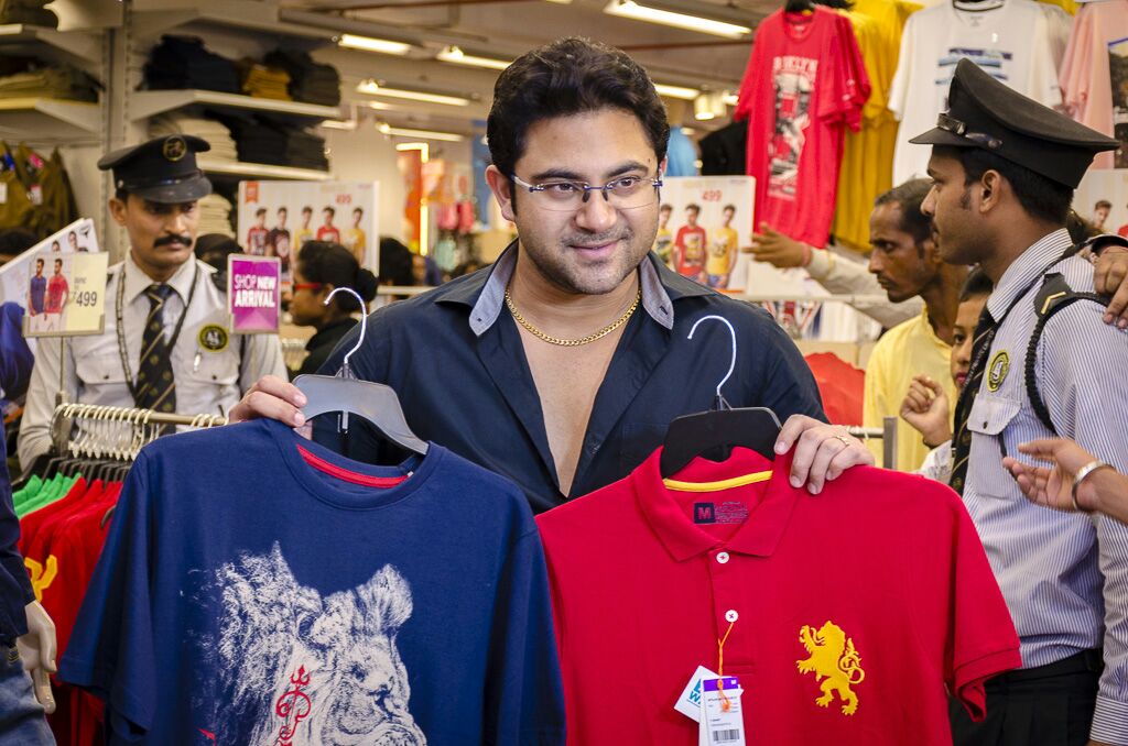 TeamSoham's tweet photo. Here are few Selections of @myslf_soham  from @fbb_india 
@prasunindian @TeamSoham 
#LakeMall https://t.co/z81rURBIiv