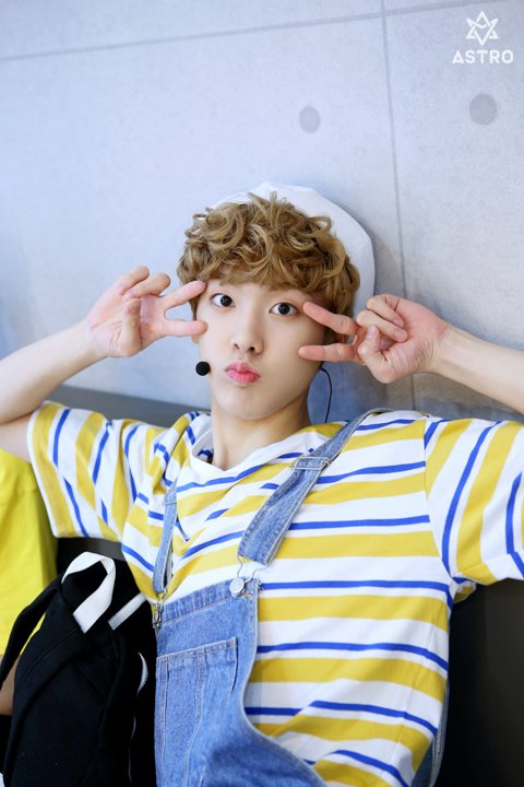 [#아스트로] 아스트로 2nd Mini Album 활동 현장 비하인드 ③ #숨가빠
cafe.daum.net/fantagio-boys/…