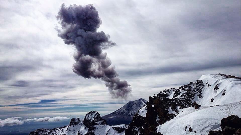 fdaprz85's tweet photo. He made his call. #mountains #mountaineering #volcano #Mexico #Popocatepetl #iztaccihuatl #outdoor #hiking https://t.co/N418ah1EhL