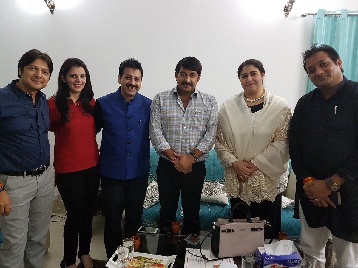 gauravgrover_ms's tweet photo. Lovely evening.... Lovely friends..... Lovely Eid !!
#teammiracle #miraclesolutions #biw2016 https://t.co/wDIwHkNE4r