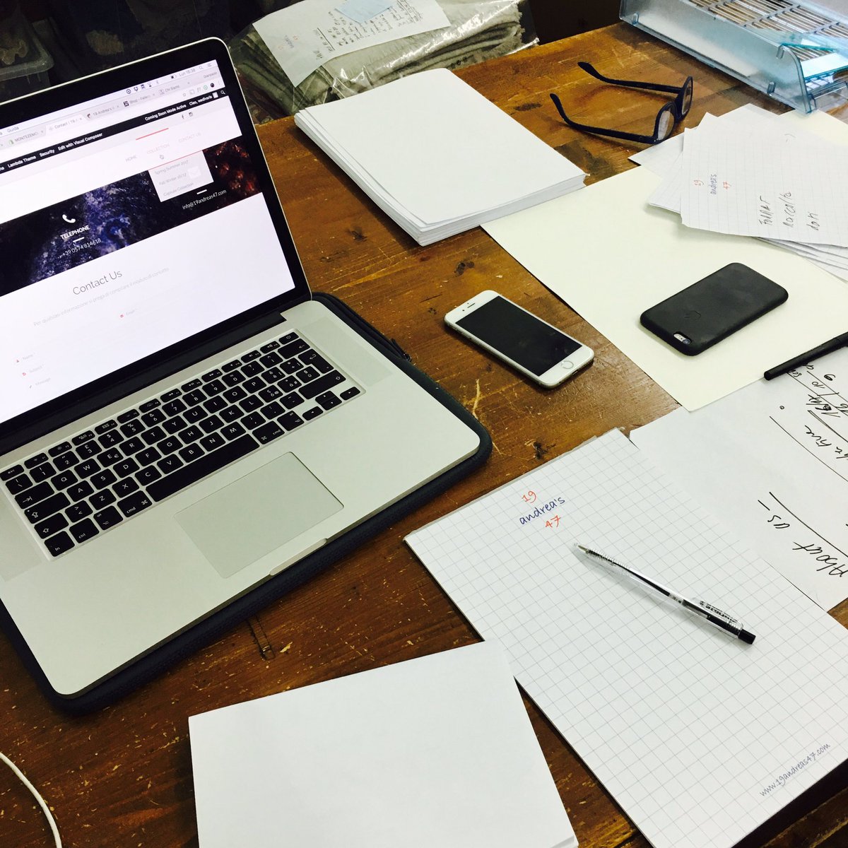 Lavorando al nuovo sito web di 19 Andrea's 47. Sciarpe, scialli e plaid realizzati con materiali pregiati.