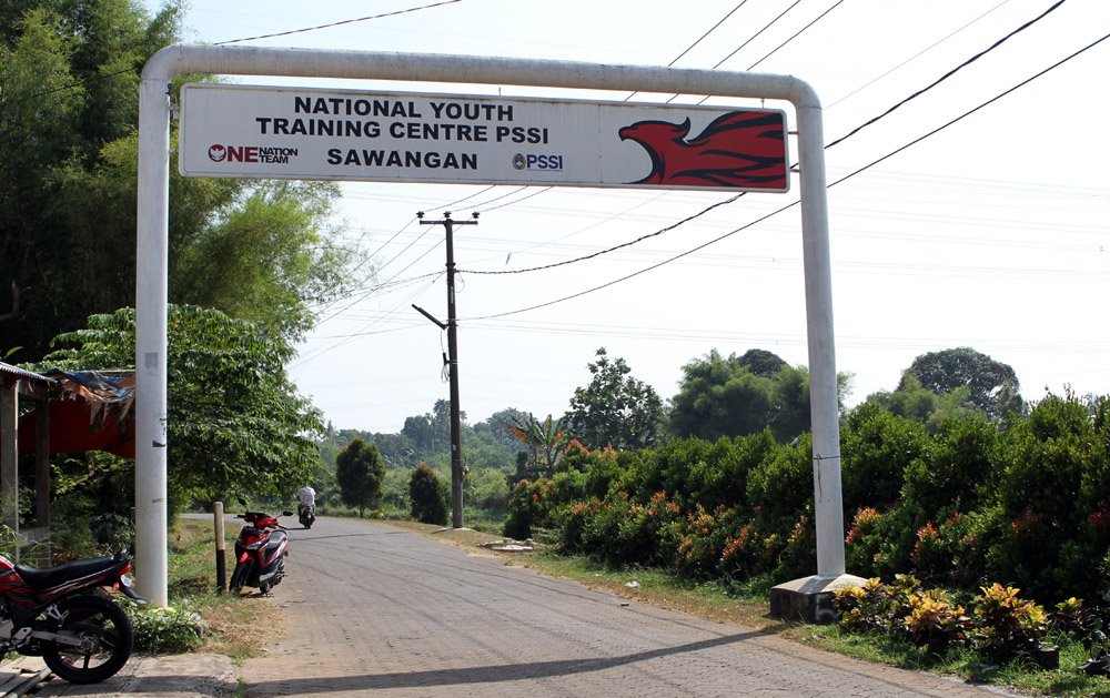 Duit dari FIFA dipakai buat renovasi lapangan punya orang, setelah jadi kok Timnas tetep bingung cari lapangan?
