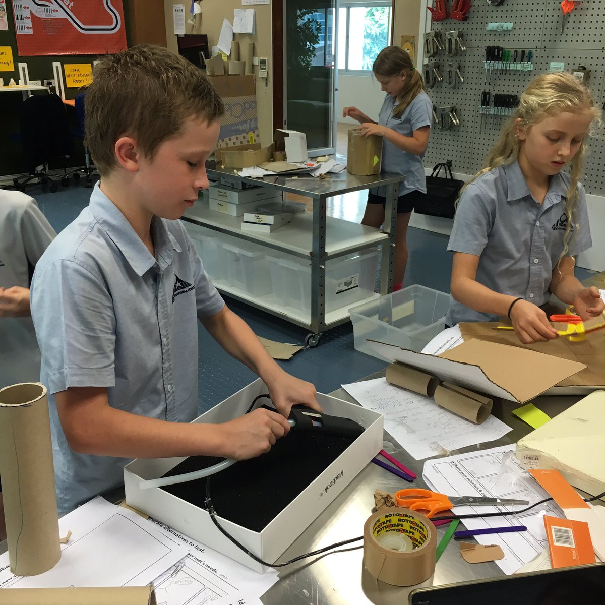 ToscaKilloran's tweet photo. #designing #prototyping in the #nistmakerspace https://t.co/3dQsQaxIr8