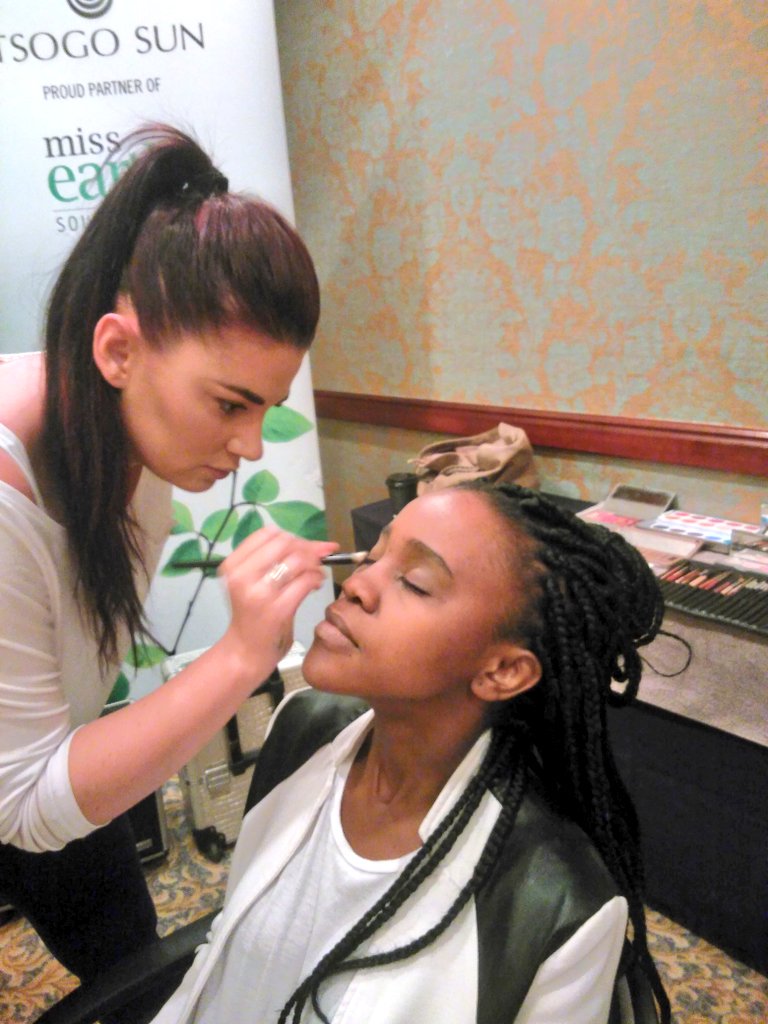 missearth_sa's tweet photo. Hair and make up by @TheMakeUpIssue1 for today's @ParcoBags shoot @tsogosun #PalazzoHotel 👌

#MissEarth2016 https://t.co/s6hjETEP1F