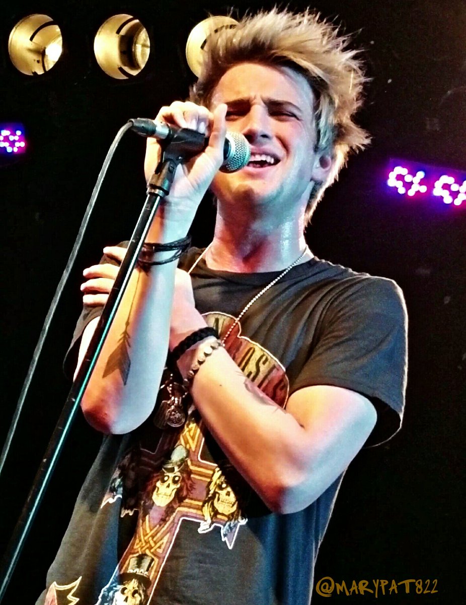 MaryPat822's tweet photo. Finally getting around to Chicago pics!
#SORGivesBackTour 8-2-16
@DaltonRapattoni is 'Superman ' https://t.co/ykIUkMV373