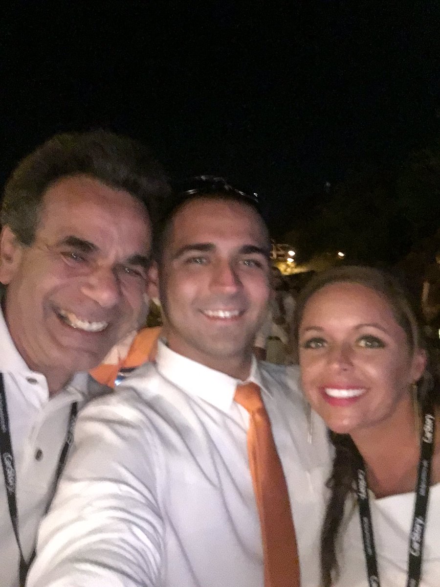 MylesTucci's tweet image. Oh just chillin with #Autoloop in the house!! #IS20G #InternetSales20Group