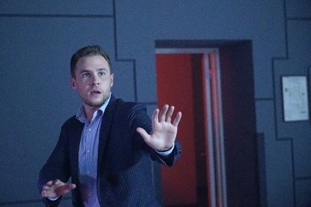 DeCaesteckerFan's tweet photo. Episode Stills, Iain De Caestecker in #AgentsofSHIELD 4x02 "Meet the New Boss". https://t.co/S4LpqbGsEz