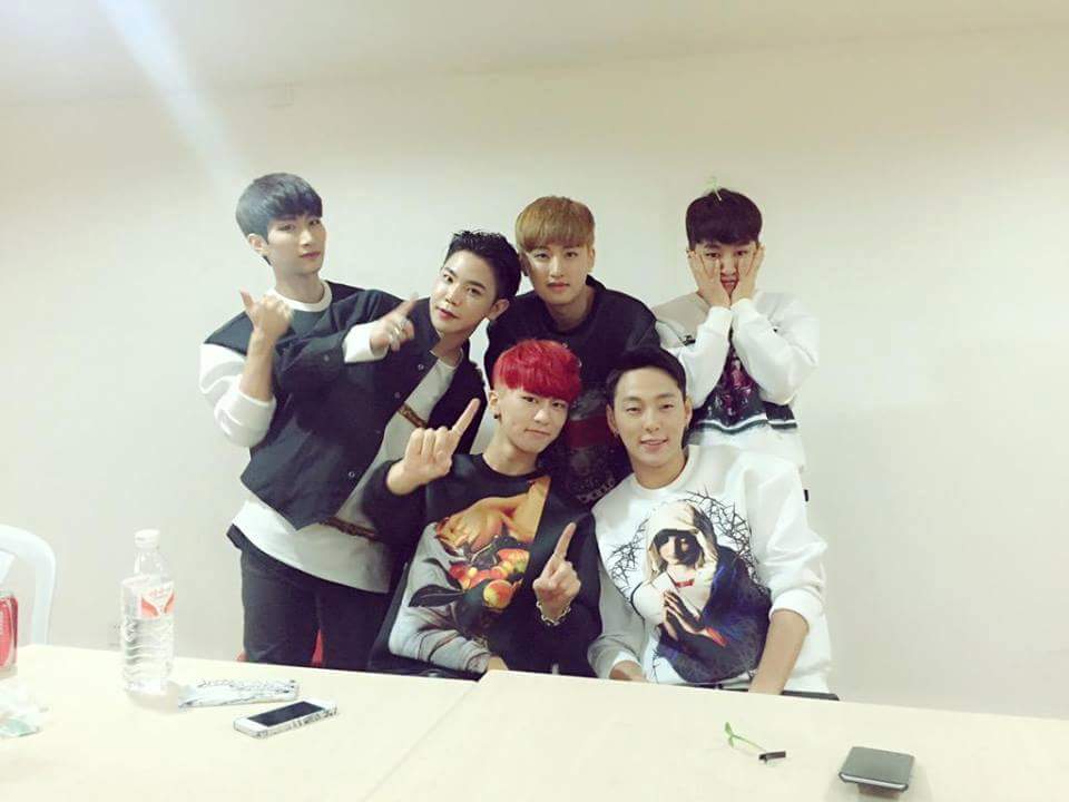 fameusth's tweet photo. วันนึ้เป็นวันครบรอบ2ปี เดบิวส์ของวงFameUs
#2YearwithFameUs
#FameUs https://t.co/IUe4gydp5k