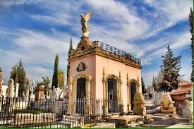 Aguascalientes's tweet photo. #SabíasQue El Panteón de la Cruz es uno los panteones más grandes en el Estado: https://t.co/ApgIFXPYqx https://t.co/kDu9l4ALFT