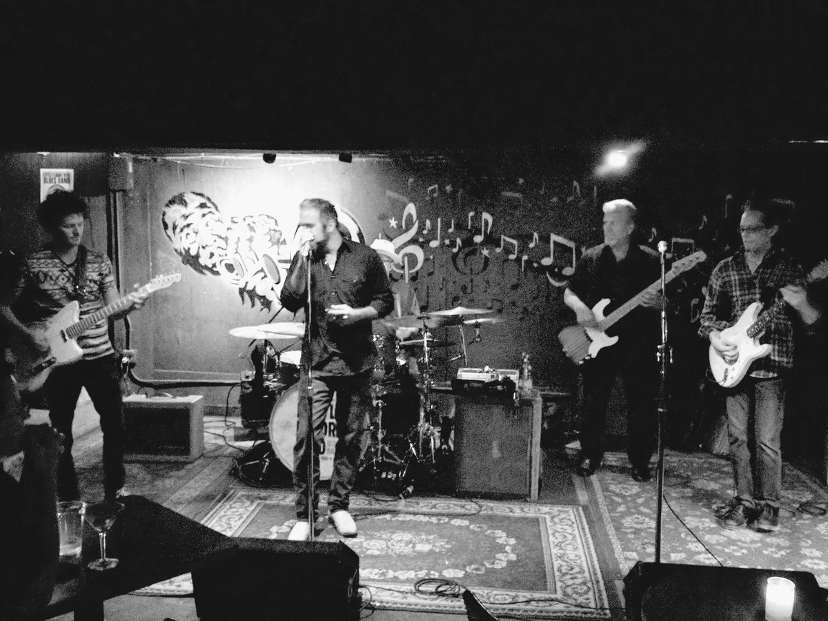 So you get back from China, first stop @KingBeeLounge for bit of blues. Shades of <a href="/gindiaries/">John Egan</a> crushing it @ Big Easy