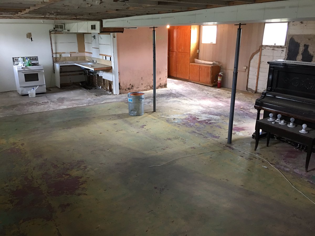 design_worship's tweet photo. Day 3 : demolition day.

#designedbydade
#restoration
#architecture
#design
#interiordesign
#artistretreat https://t.co/Wol8UK6Siw