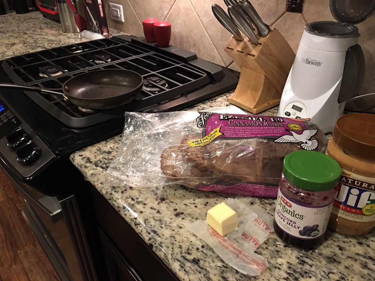 Doug_Newton's tweet photo. Late night snack.. Thanks @MattBearden... Shit was so good I forgot to take a picture of it... https://t.co/RXVSJijTiP