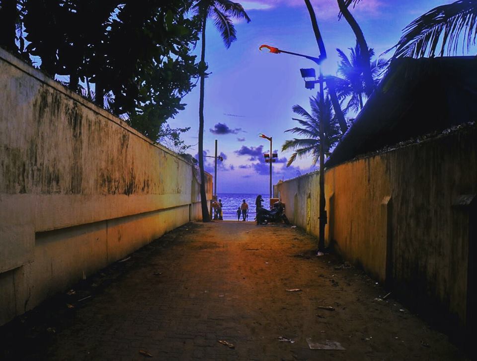 UnkaheRastey's tweet photo. #juhu #mumbai #weekend #evening #seaandsunset #canon760d😍 #bluesky #streetsofindia #streetsofmumbai #chawpati https://t.co/gkNUAXJFMt