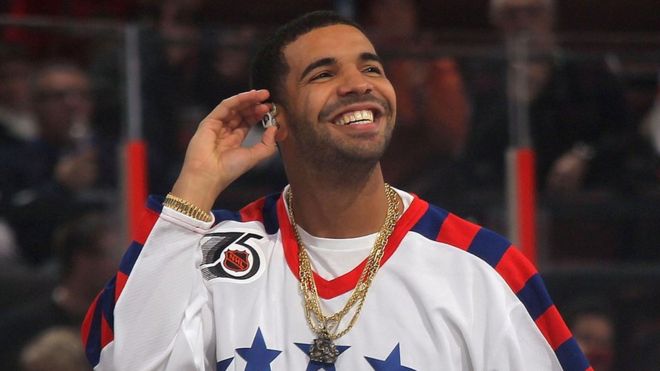 Centrestone_AUS's tweet photo. Hotline Bling! @Drake is a lucky man to still have his jewellery..! 

https://t.co/FpsmGMGPEo https://t.co/imW2CGykXe