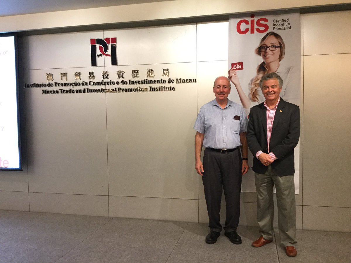 Privilegio compartir auditorio con Bruce Tepper ahora en Macao entrenando profesionales sobre Incentivos para SITE