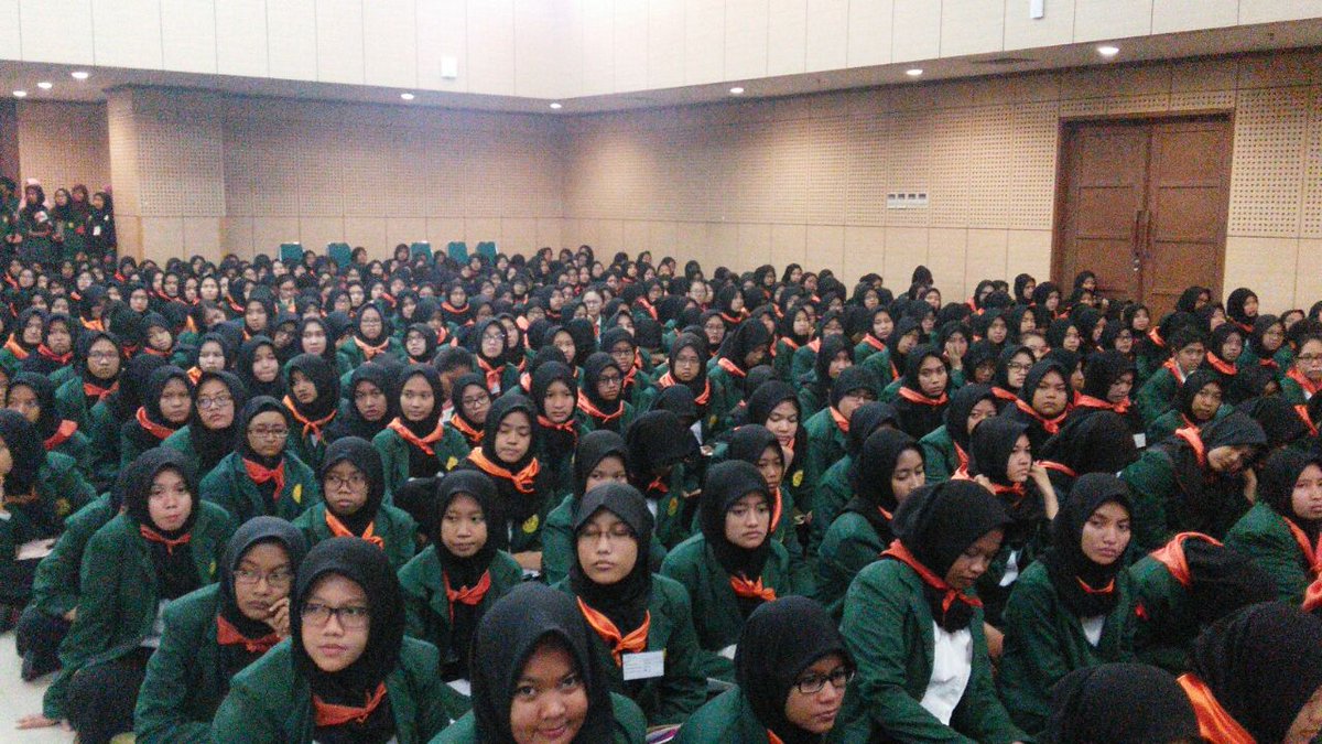 MagentaFE's tweet photo. Dlm sambutannya, pak Dedi Purwana mpunyai harapan yg senada dgn ketua BEM FE yakni brharap FE dapat menembus PIMNAS https://t.co/DASAeDnZli