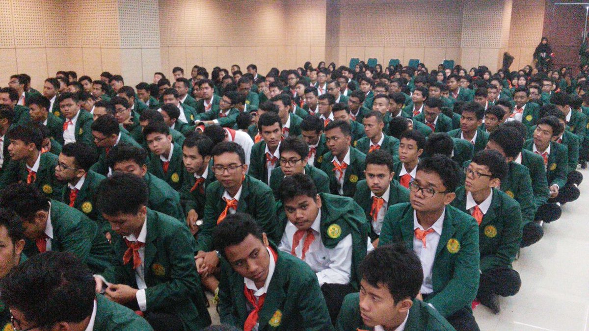 MagentaFE's tweet photo. Dlm sambutannya, pak Dedi Purwana mpunyai harapan yg senada dgn ketua BEM FE yakni brharap FE dapat menembus PIMNAS https://t.co/DASAeDnZli