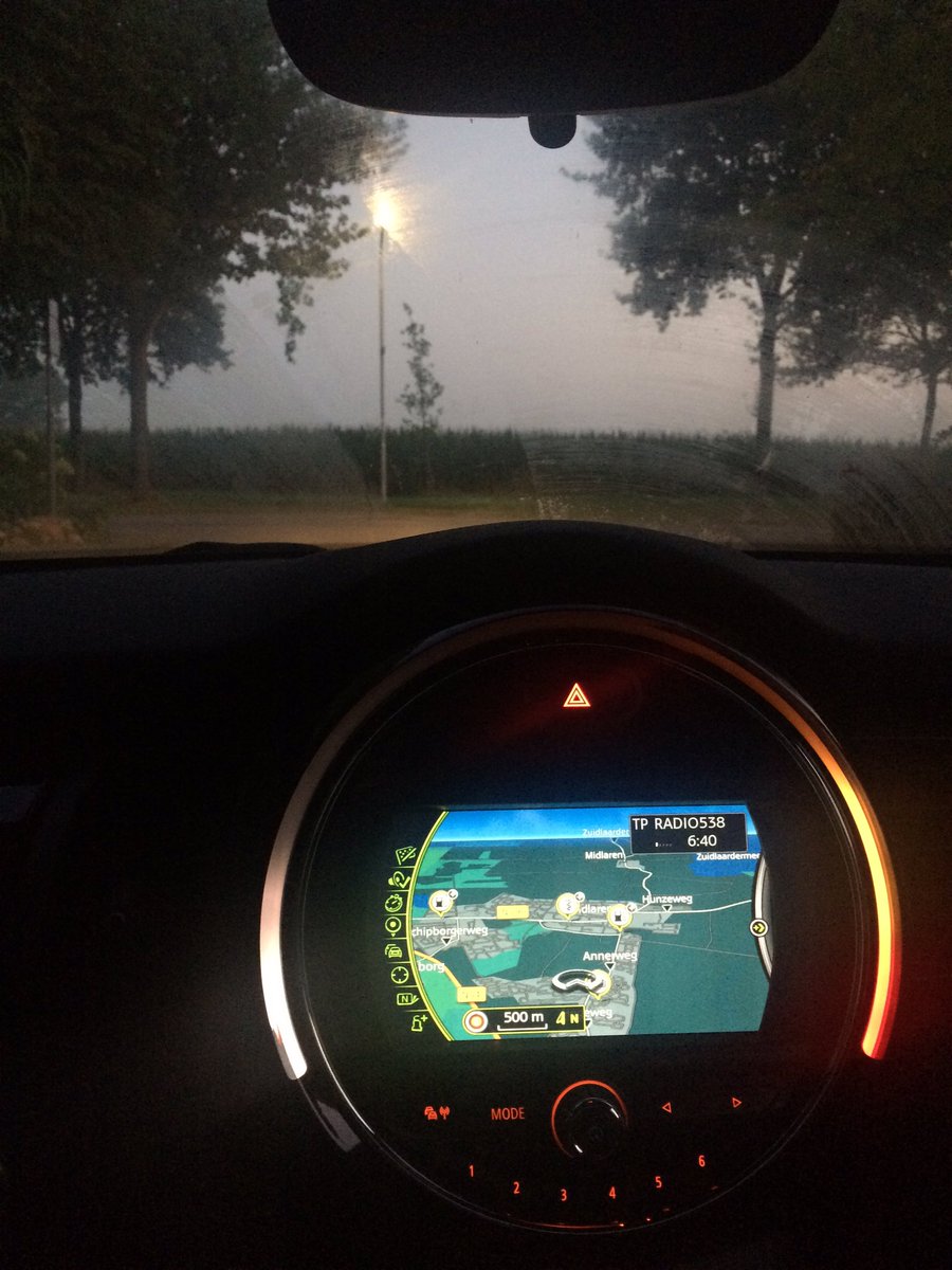 arjen_bergman's tweet photo. Op weg naar @Smoelenwerk voor het eerst weer in het donker. Wel met vrolijke kleurtjes in de Mini https://t.co/eBxPsPYJeG