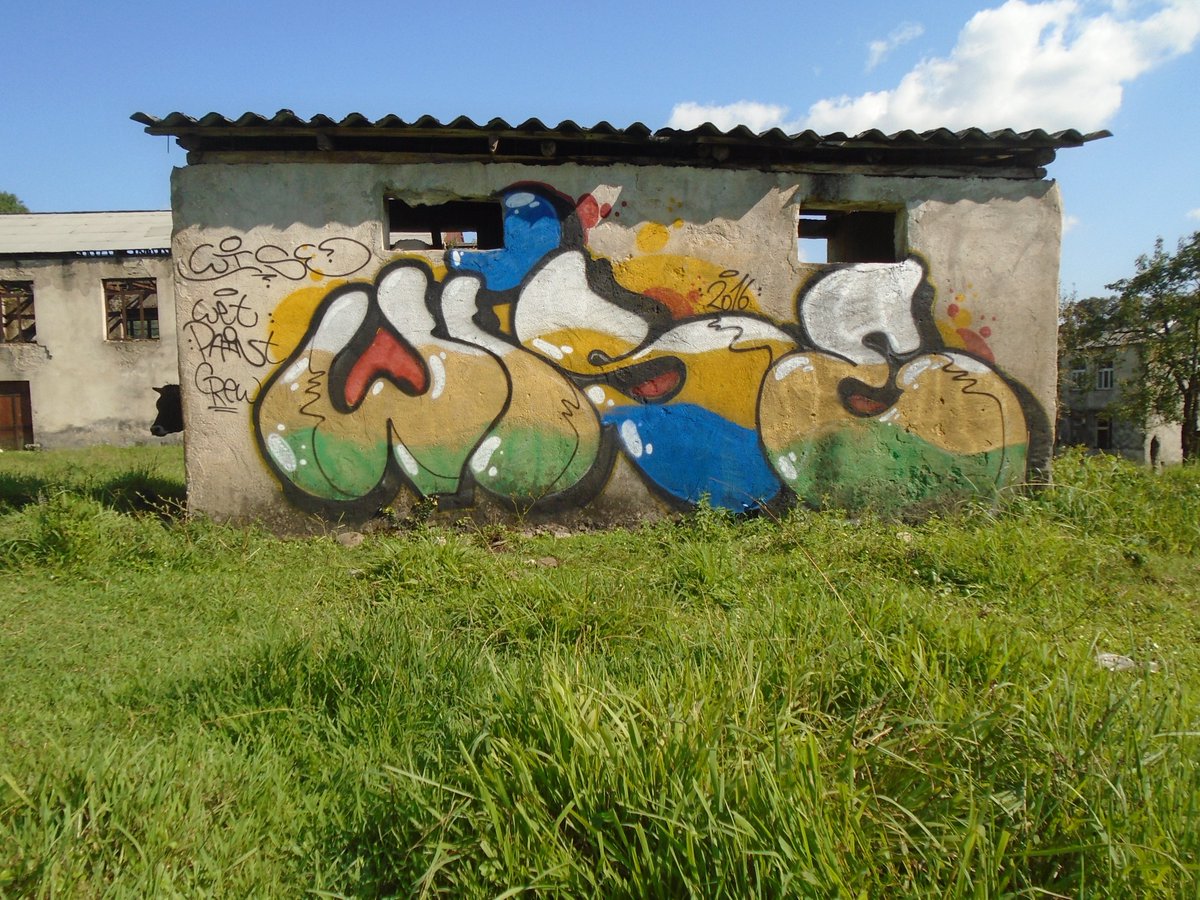 wiseone997's tweet photo. #graffiti #spraypaint #wiseone #wetpaintcrew #gold #montana #ironlak #blu #white #black #wall #streetart #follow https://t.co/7LQHw9131f