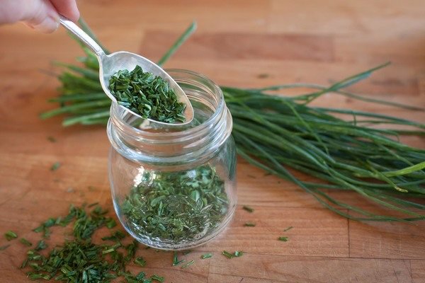 How to Dry Chives (with Pictures) | eHow - gardensensations.xyz/how-to-dry-chi… #garden #gardens #gardening
