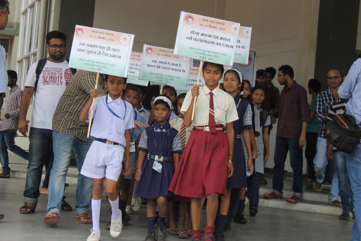 kartavyaind's tweet photo. Rally for #cleanliness by student's of #Kartavya_Ranchi_chapter #NIFFT_Ranchi NIFFT during #Swachh_Bharat_pakhawara https://t.co/SGGNEDx5tm