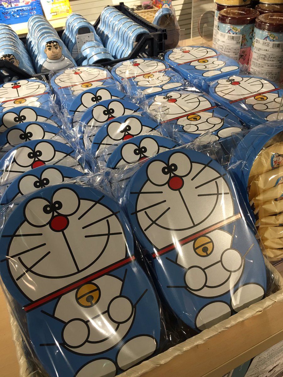 Hmv Books Shibuya 藤子 F 不二雄ミュージアムショップ限定グッズ販売中 1番人気は ウソ800缶入りクッキー そして ドラえもん第1巻 も売れています その他 ぬいぐるみや文房具 マグカップやお皿まで販売していますよ